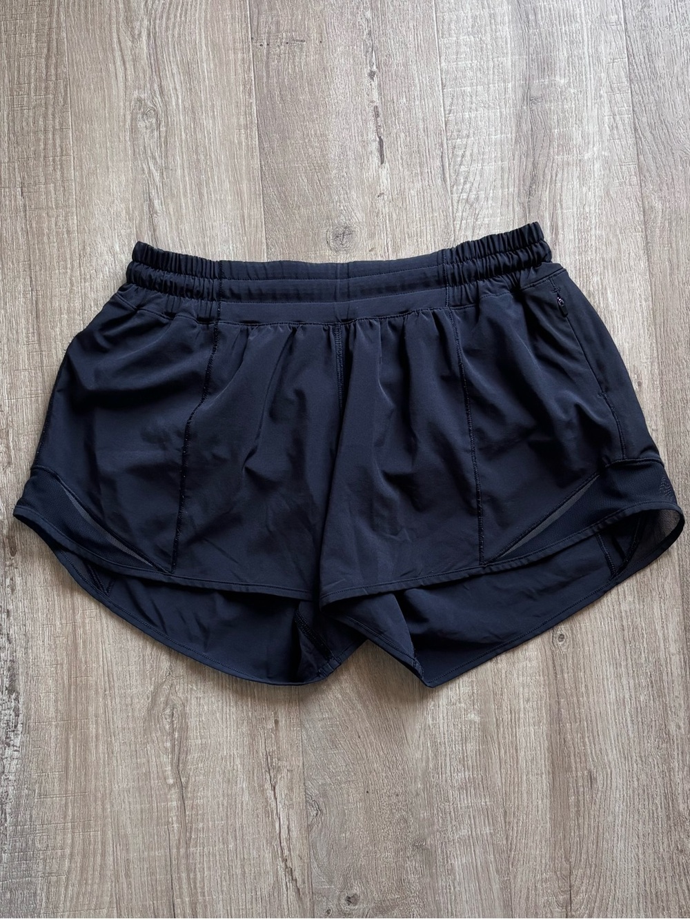 Lululemon Hotty Hot Low Rise Short II *Long 4” in Black